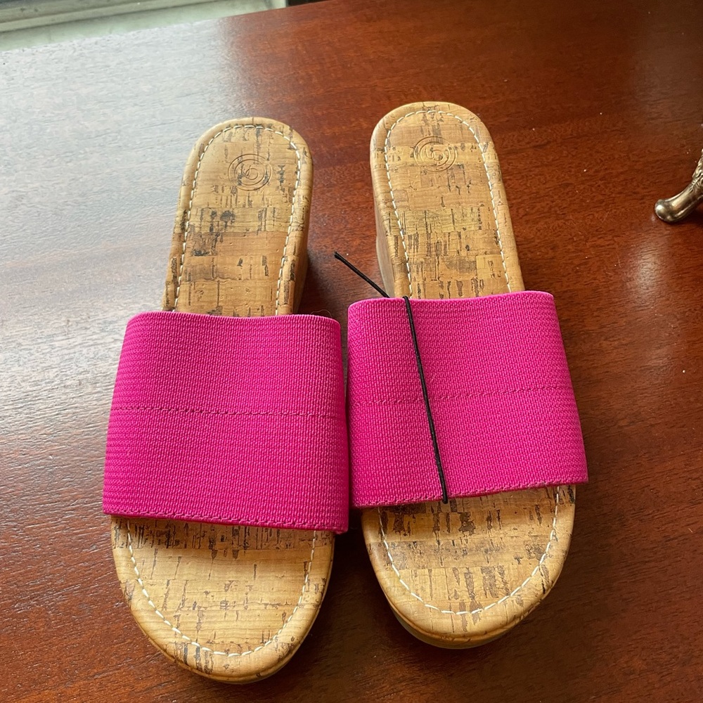 Urban Outfitter pink slides size 8